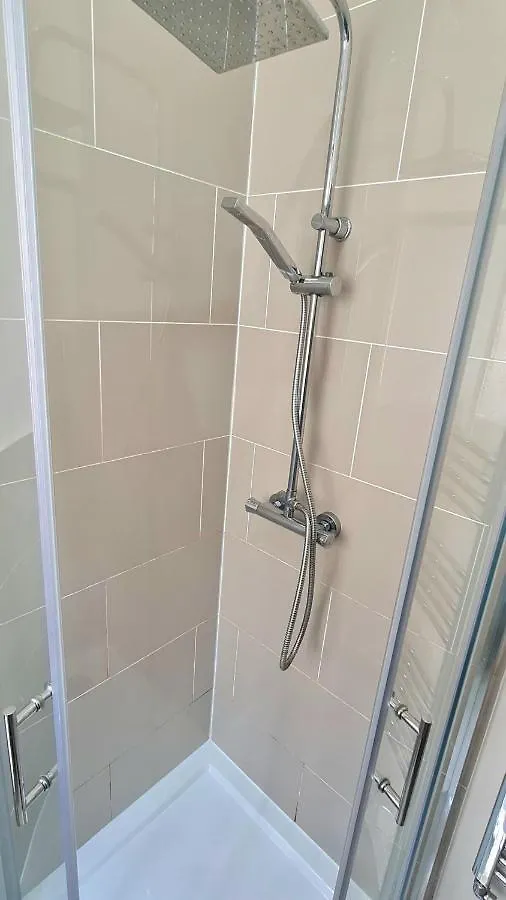 Luxurious Spacious 3 Bedroom Apartment - Edinburgh City Centre - Excellent Location - Five Star Amenities & Service 0*,