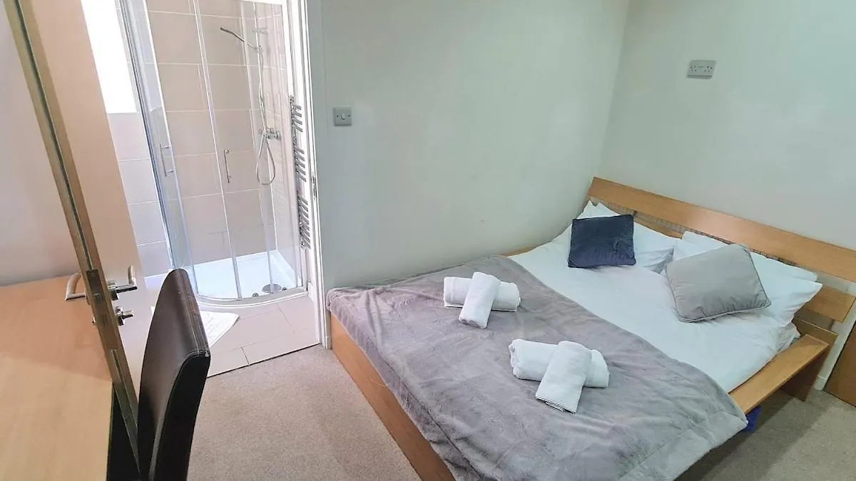 Luxurious Spacious 3 Bedroom Apartment - Edinburgh City Centre - Excellent Location - Five Star Amenities & Service