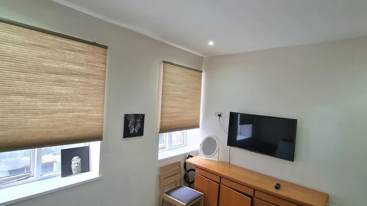 Luxurious Spacious 3 Bedroom Apartment - Edinburgh City Centre - Excellent Location - Five Star Amenities & Service 0*,