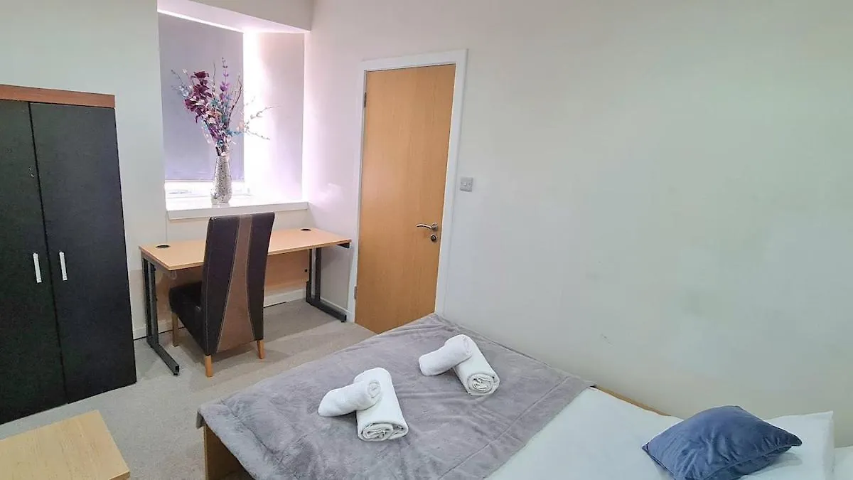 Luxurious Spacious 3 Bedroom Apartment - Edinburgh City Centre - Excellent Location - Five Star Amenities & Service