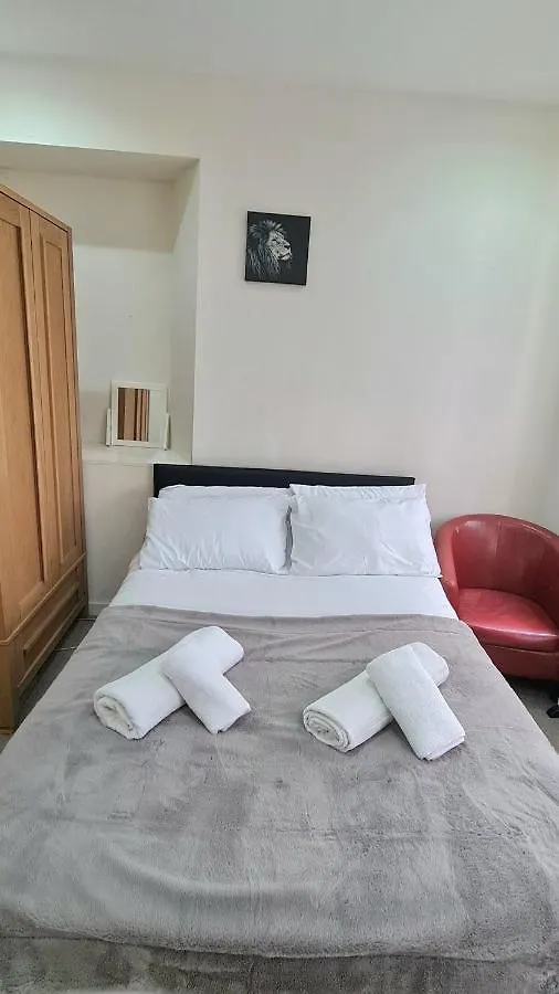Luxurious Spacious 3 Bedroom Apartment - Edinburgh City Centre - Excellent Location - Five Star Amenities & Service