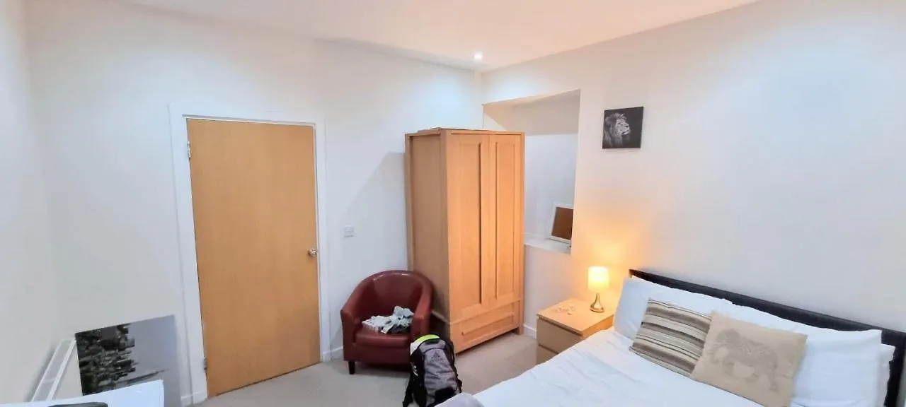 Luxurious Spacious 3 Bedroom Apartment - Edinburgh City Centre - Excellent Location - Five Star Amenities & Service