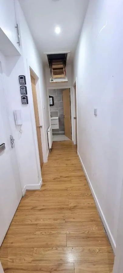 Luxurious Spacious 3 Bedroom Apartment - Edinburgh City Centre - Excellent Location - Five Star Amenities & Service